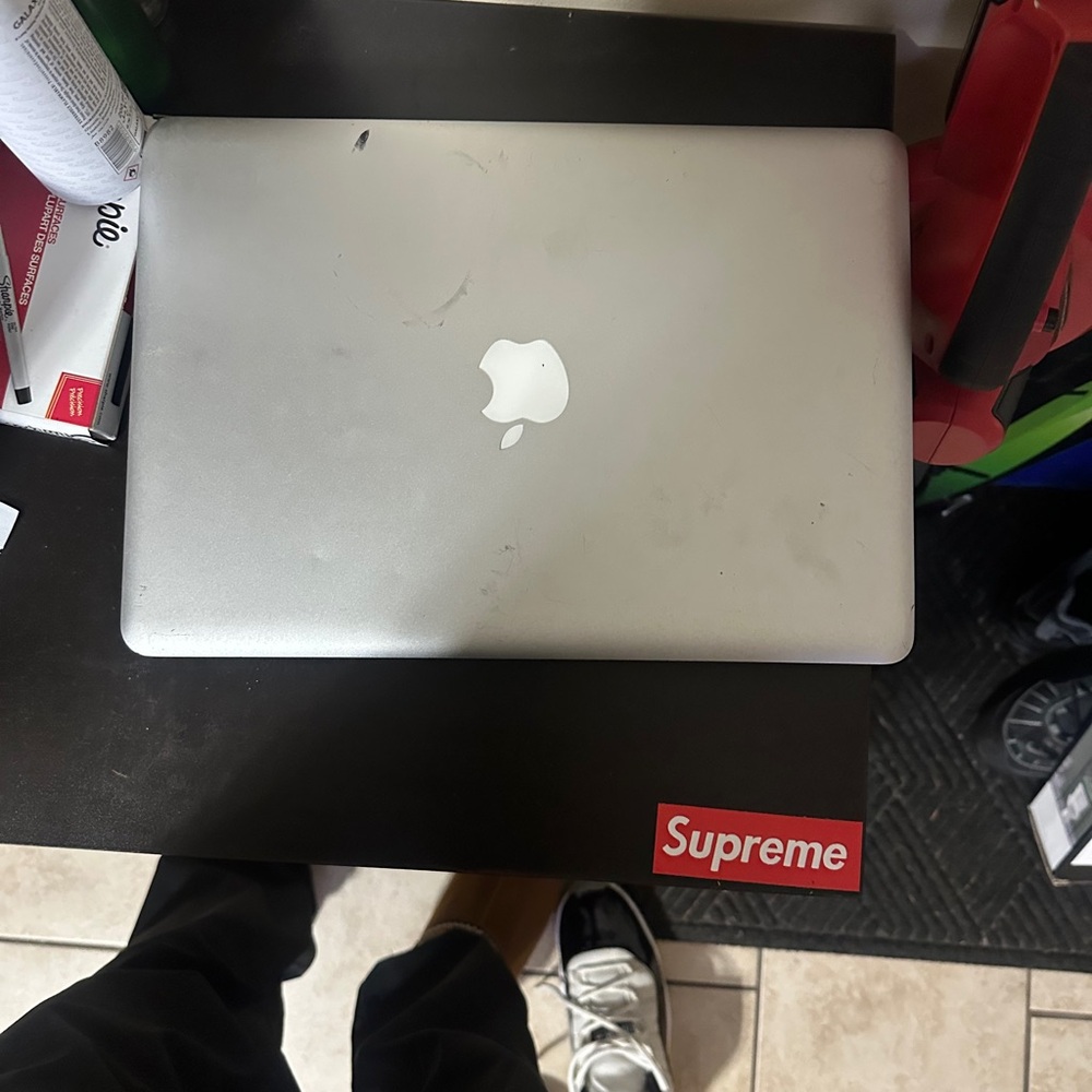 Apple MacBook Pro 13 - Sleek Gray w/charger